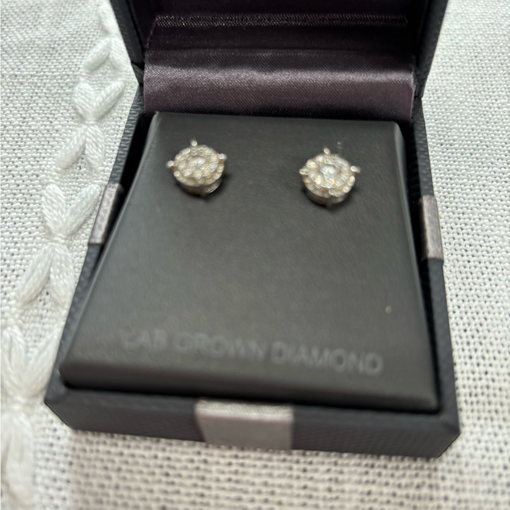 1 cttw 10 k white gold earrings